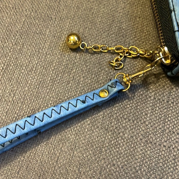 Blue faux ostrich zippered woman’s wallet - Picture 3 of 5